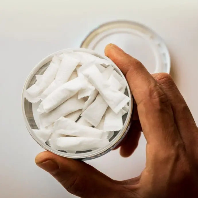 Custom OEM nicotine pouch tin with private label pouches for global brands the appearance of the image